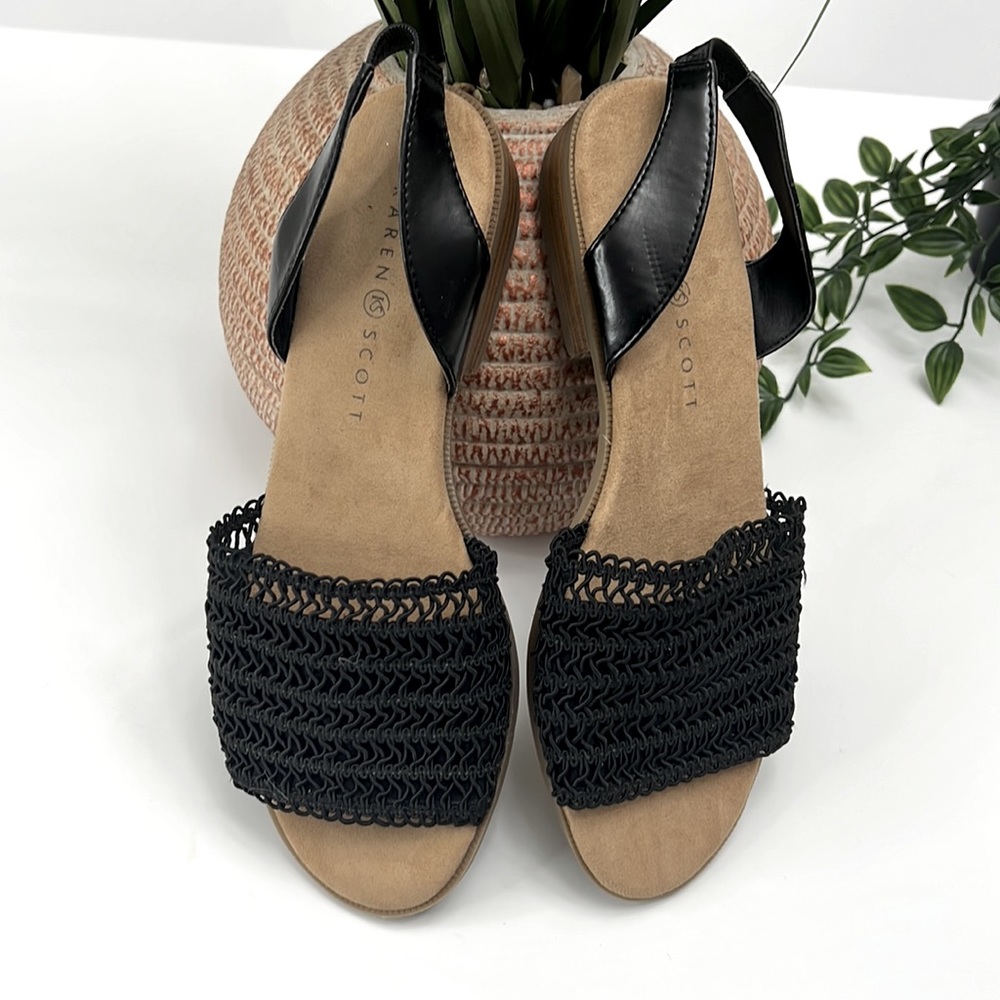 Karen Scott flat sandals